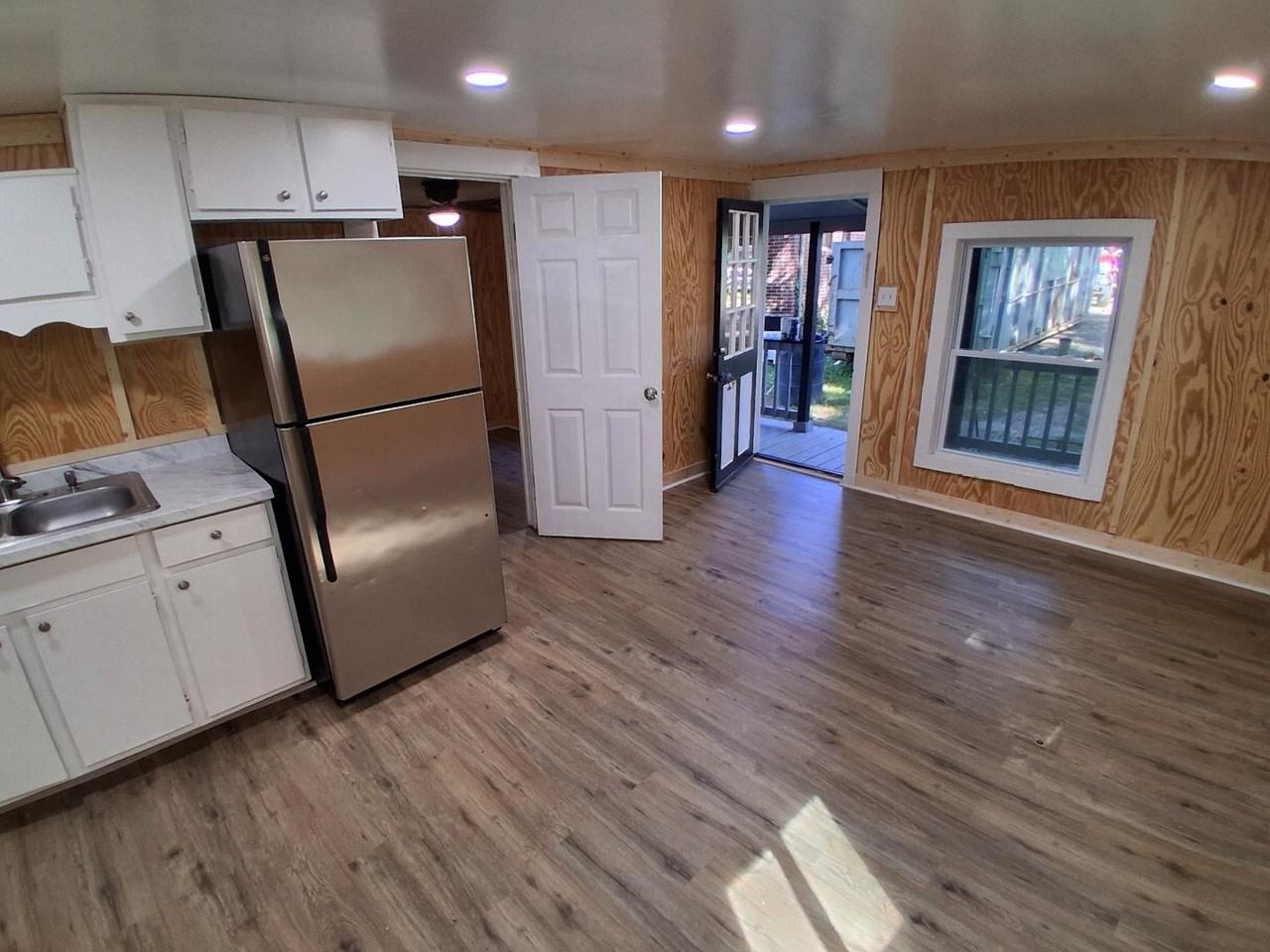 1484 E Tugalo St - Photo 4 of 8