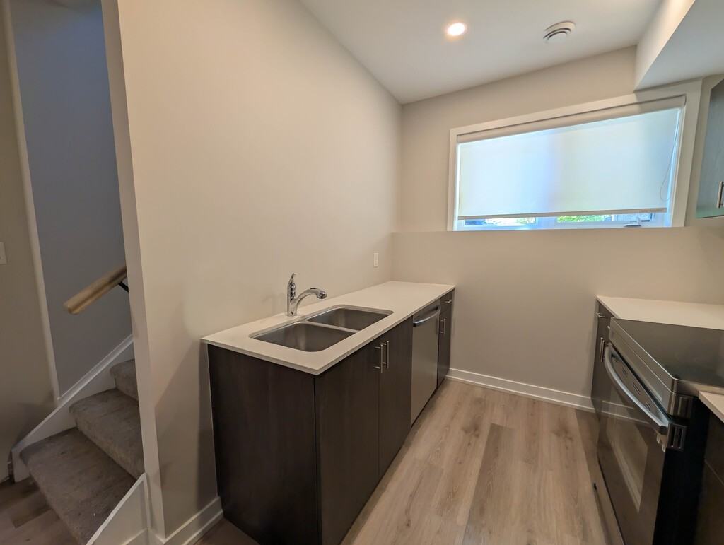 781 Clare Ave - Photo 4 of 16