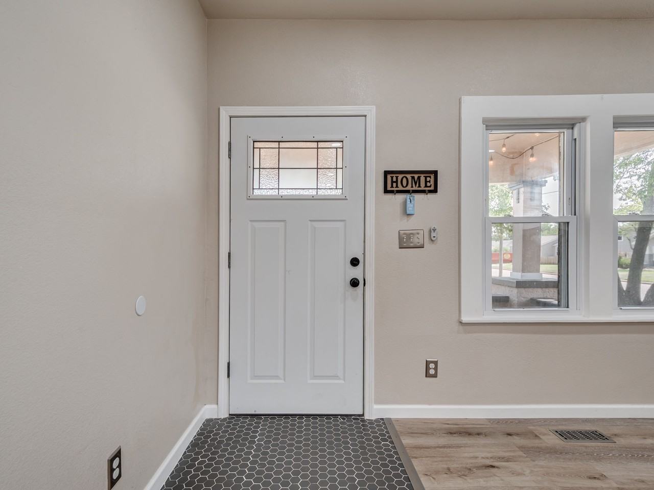 548 W Wood St #1 - Photo 3 of 35