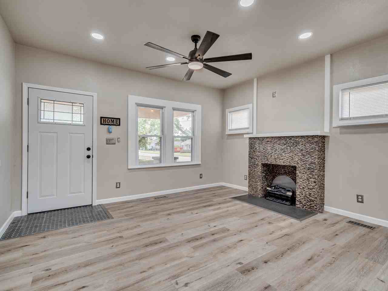 548 W Wood St #1 - Photo 4 of 35