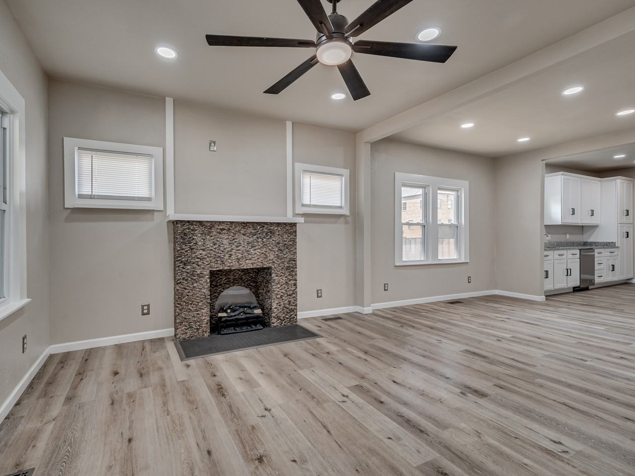 548 W Wood St #1 - Photo 5 of 35