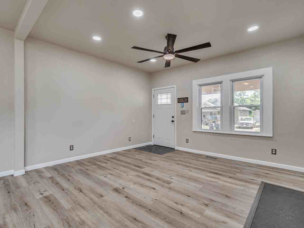 548 W Wood St #1 - Photo 6 of 35