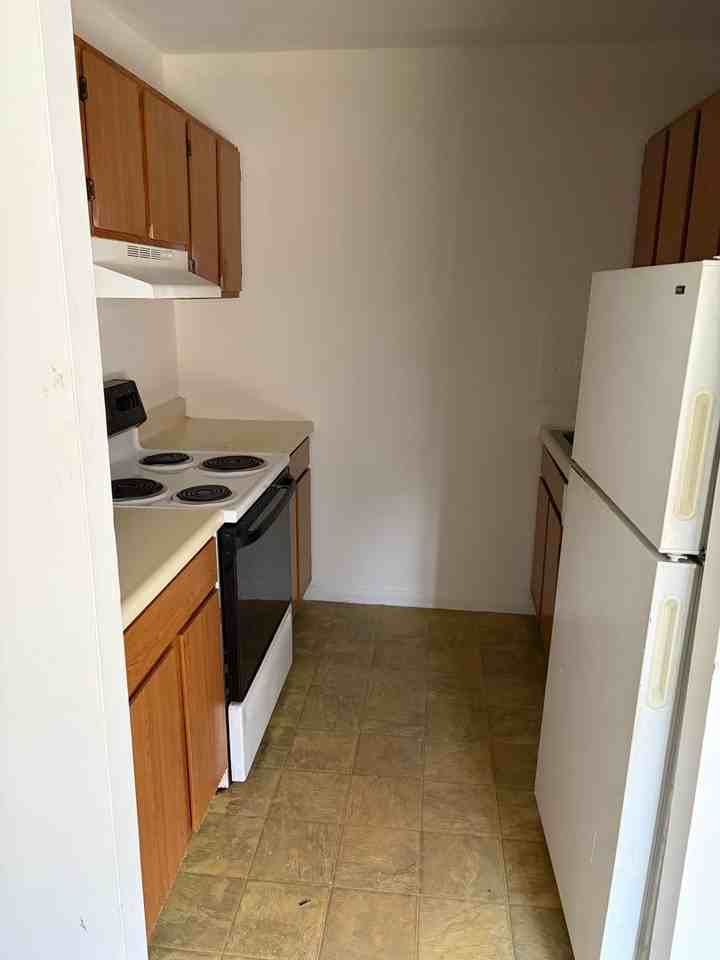 Ash Park Apartments - Photo 3 of 14