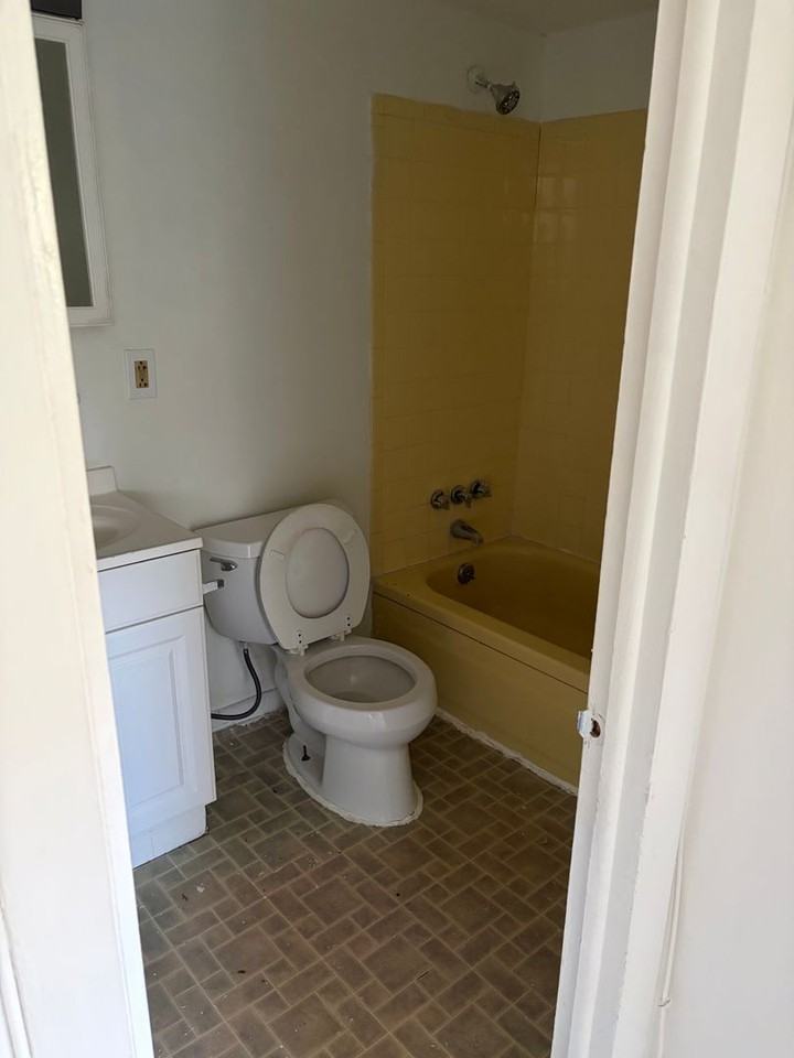 Ash Park Apartments - Photo 6 of 14