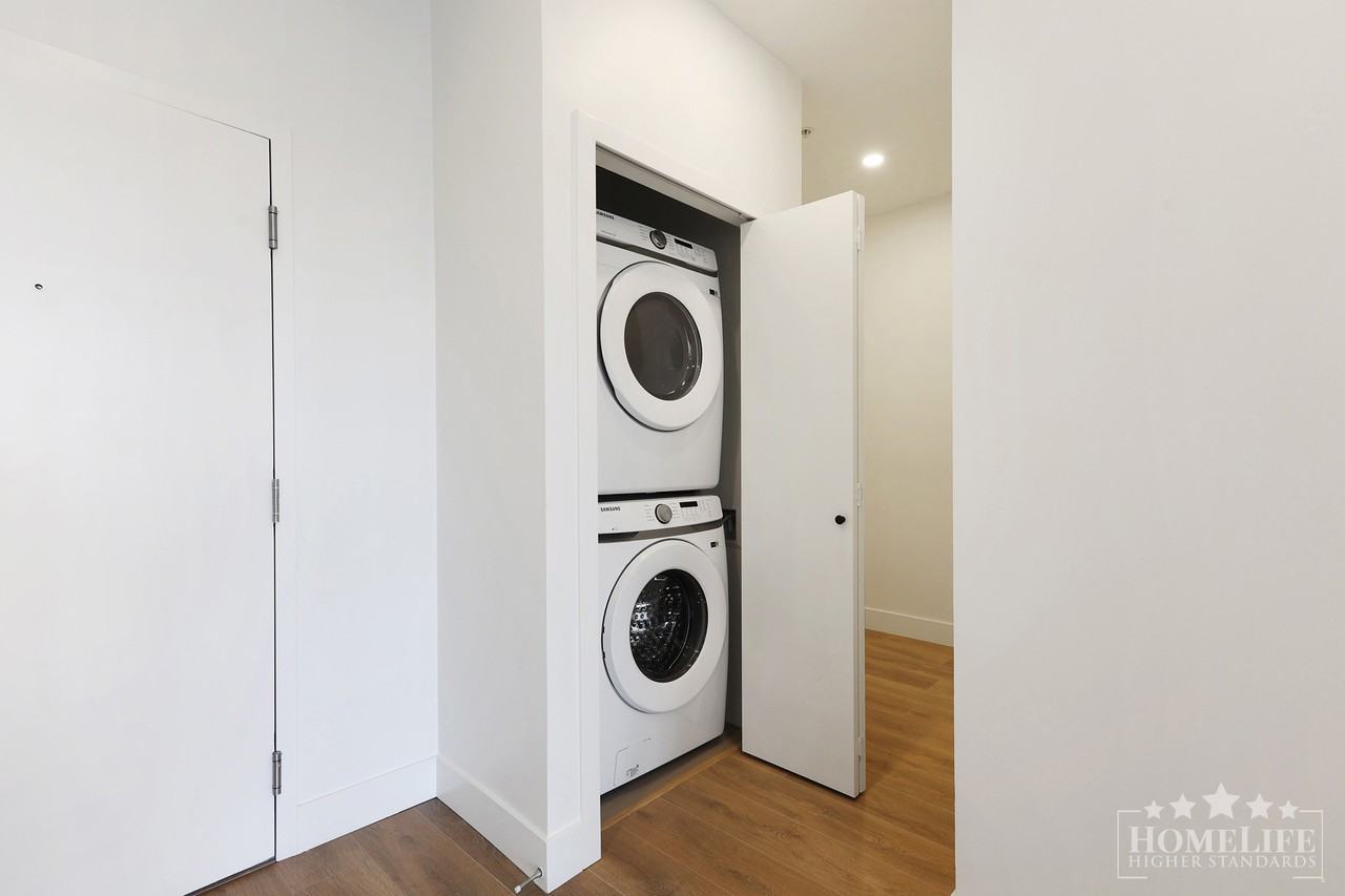 8496 120 St - Photo 6 of 21