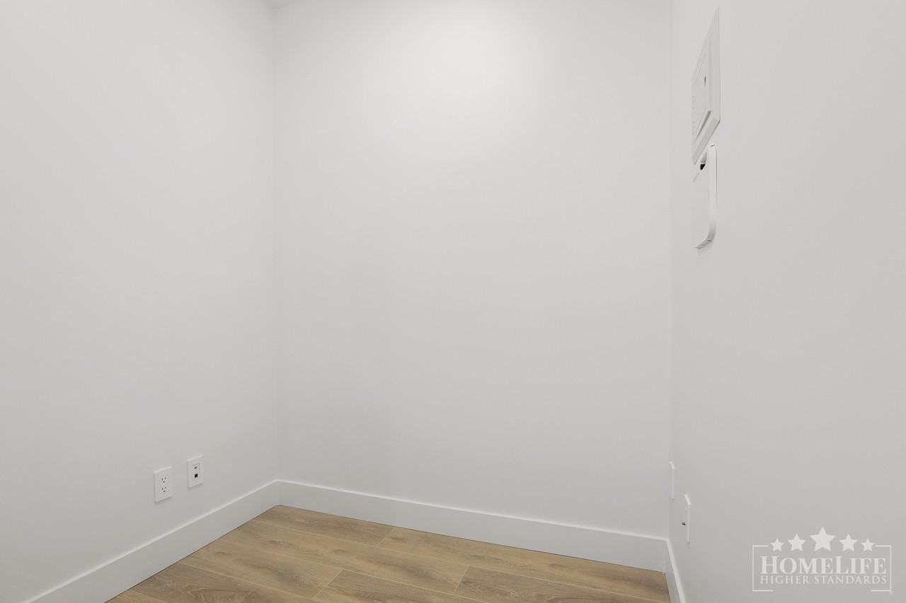 8496 120 St - Photo 7 of 21