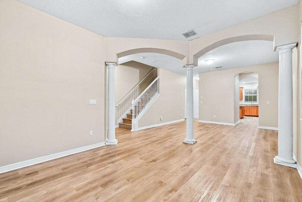 9540 Piccadilly Sky Way - Photo 4 of 17