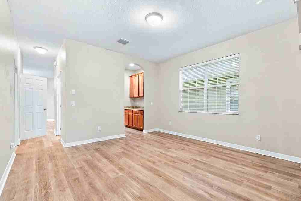 9540 Piccadilly Sky Way - Photo 5 of 17