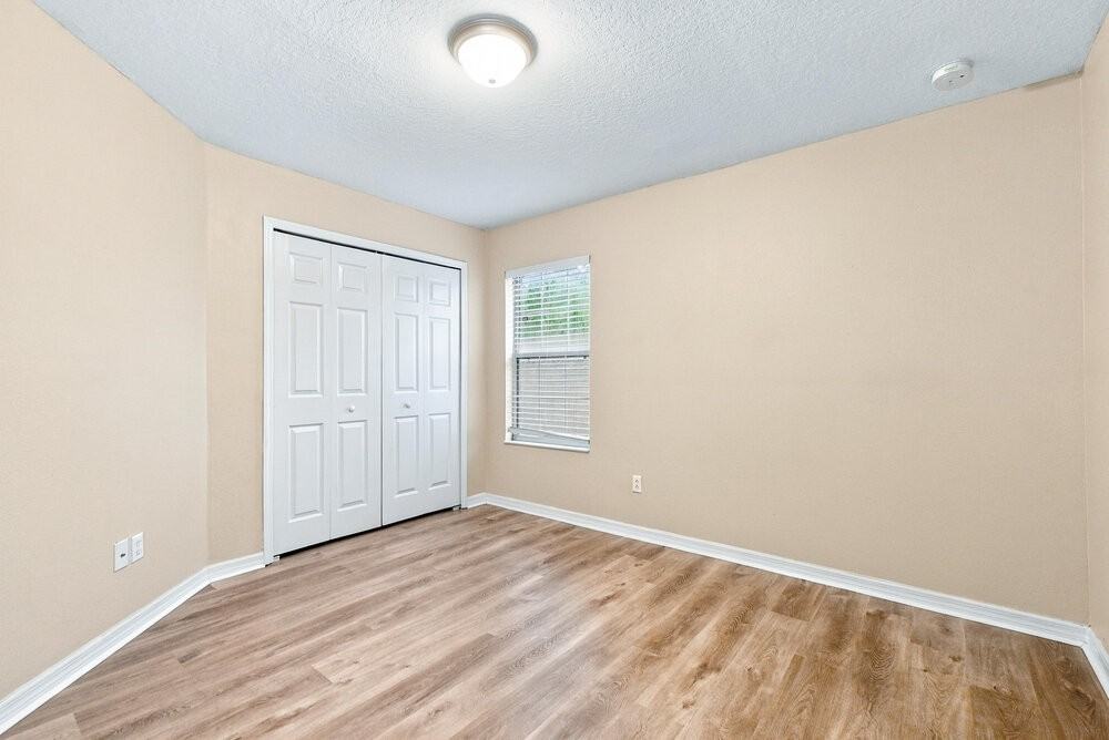 9540 Piccadilly Sky Way - Photo 7 of 17