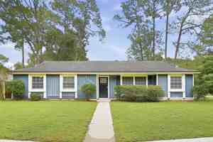 featured image of 3244 Laurel Grv N
