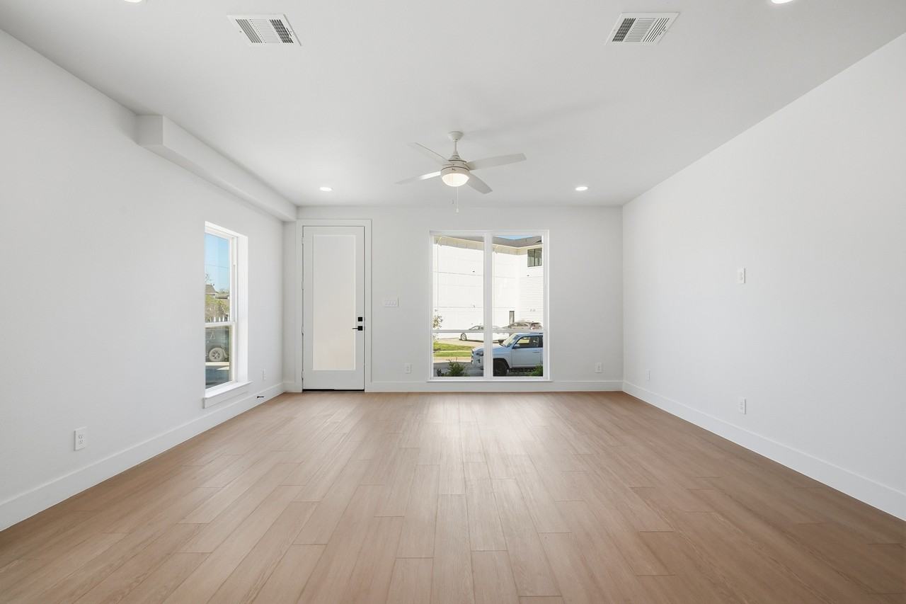 2339 Benbrook Blvd #1 - Photo 4 of 38