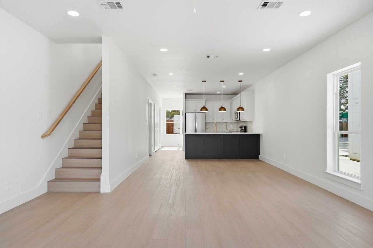 2339 Benbrook Blvd #1 - Photo 5 of 38