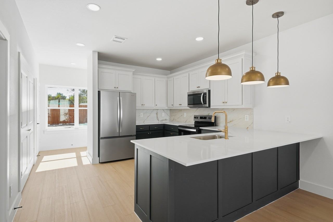 2339 Benbrook Blvd #1 - Photo 7 of 38