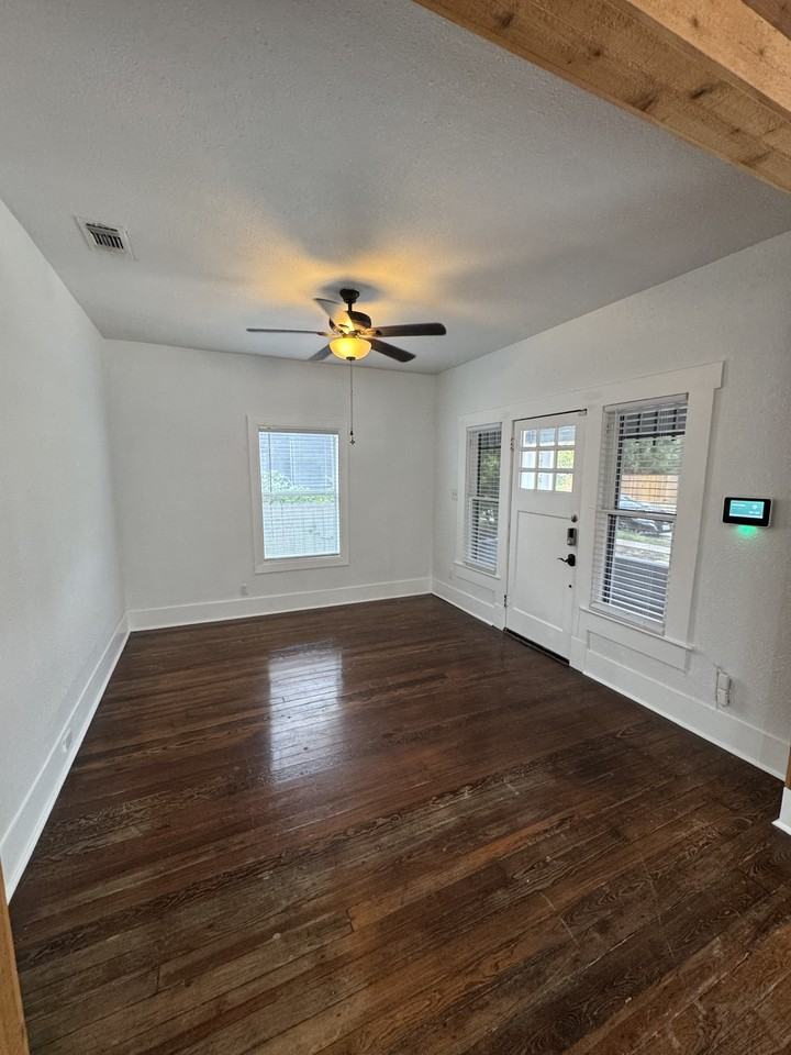 1323 Burnet St #1 - Photo 3 of 25