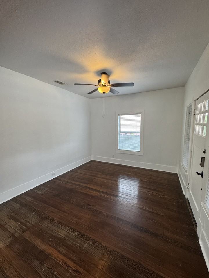 1323 Burnet St #1 - Photo 4 of 25