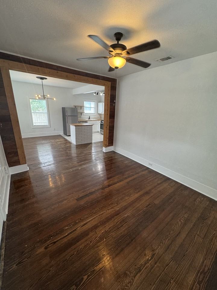 1323 Burnet St #1 - Photo 5 of 25