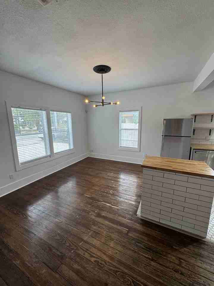1323 Burnet St #1 - Photo 6 of 25