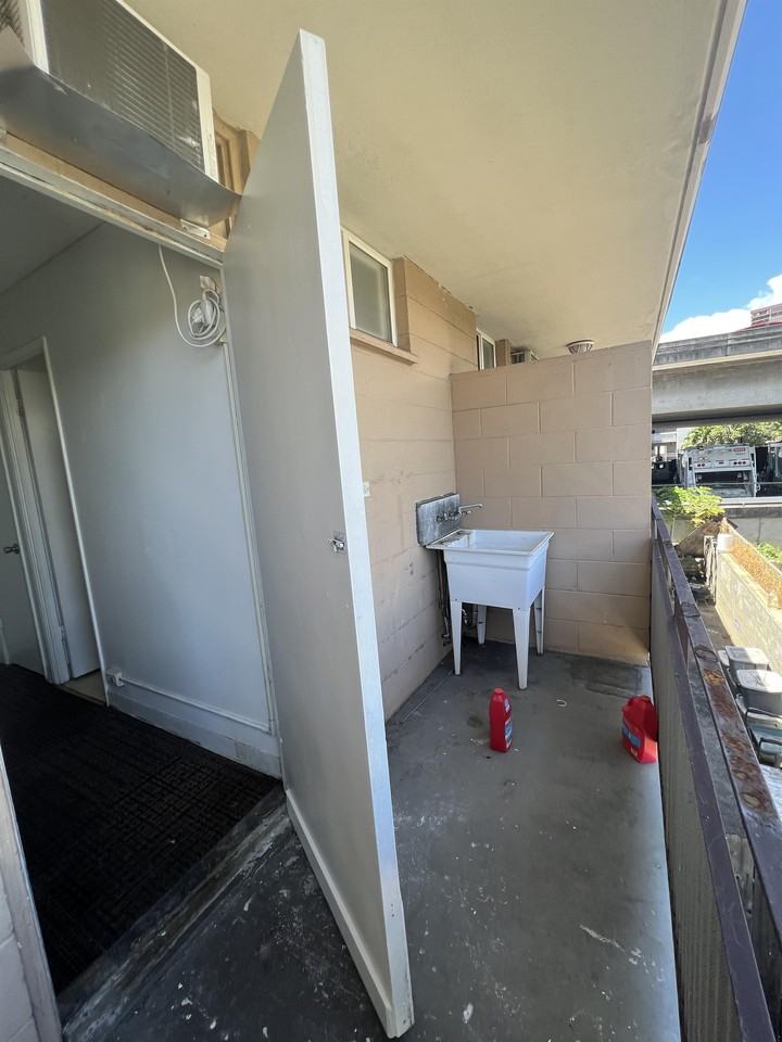 1226 Matlock Ave #3 - Photo 7 of 12