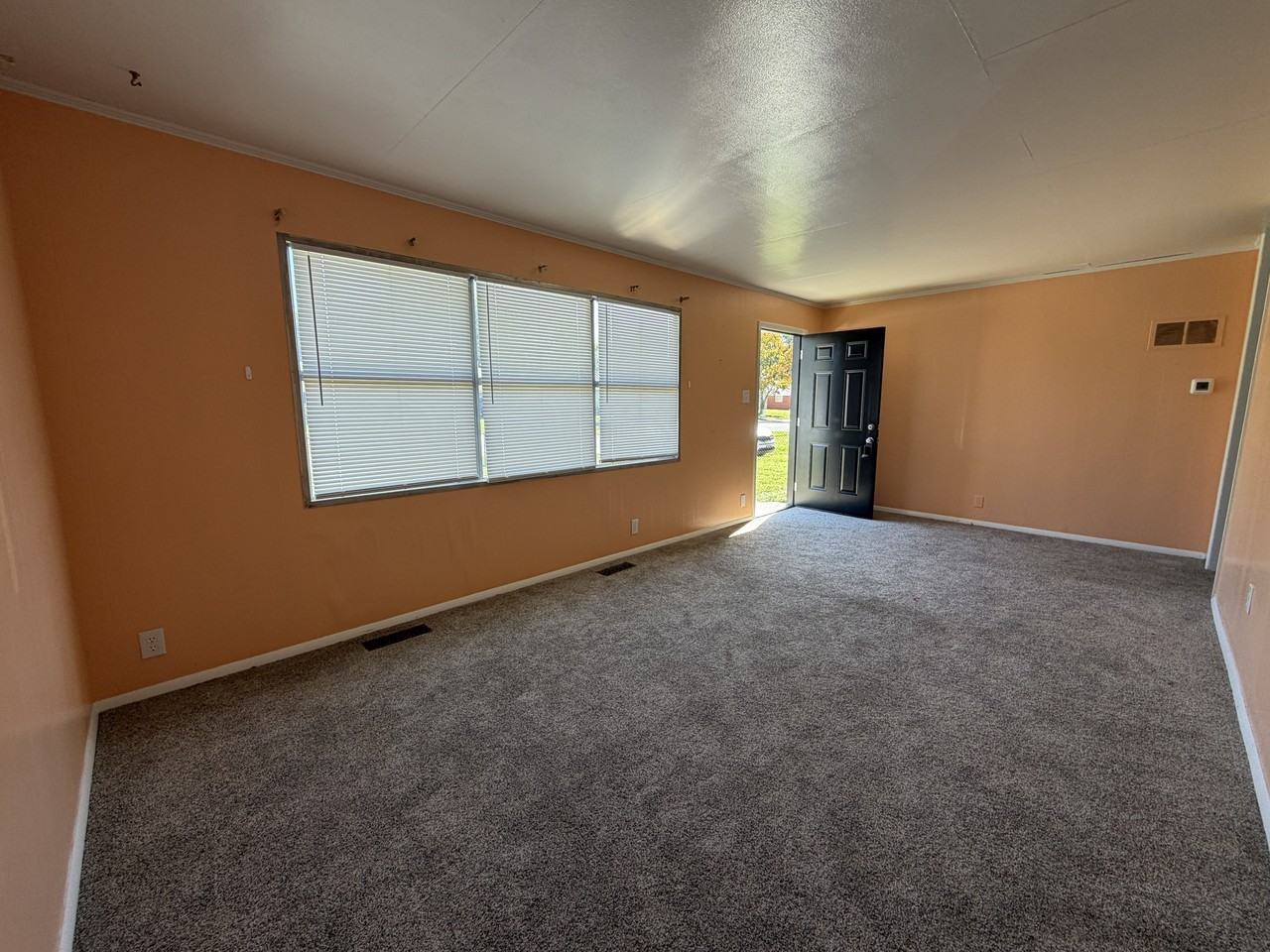 472 Carol Dr #1 - Photo 4 of 12