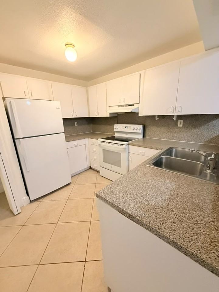 15410 SW 82 LaneUnit 815 #1 - Photo 6 of 18