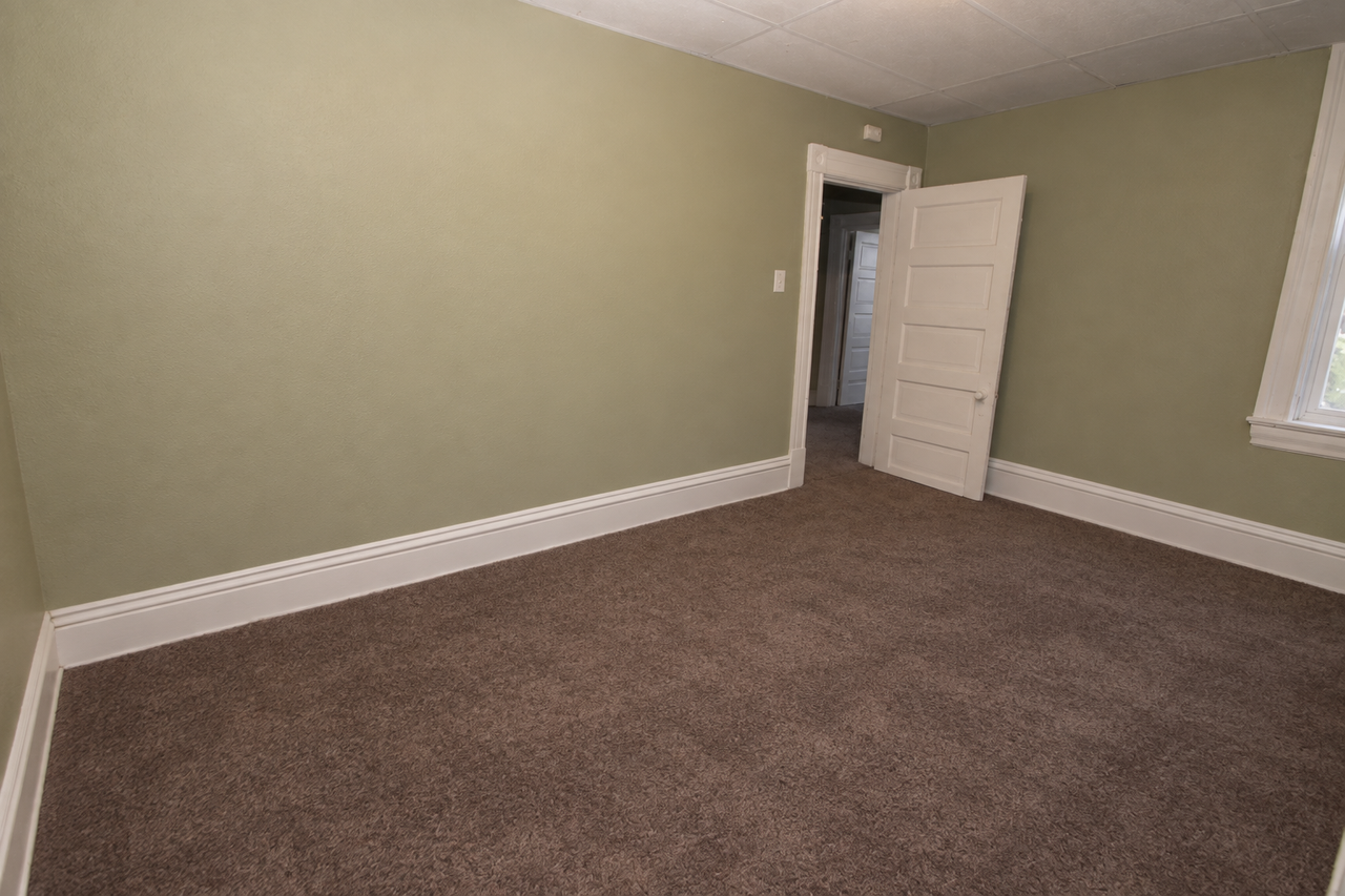 221 N Neville St #221 - Photo 5 of 7