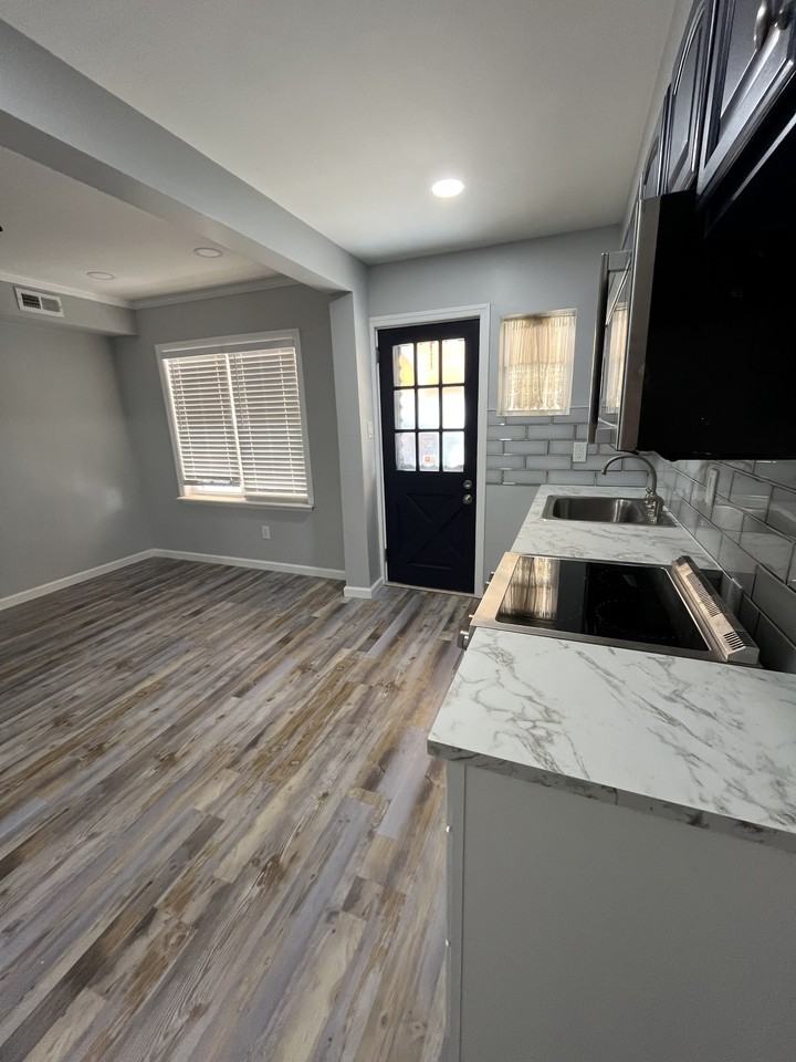 906 Johnston St #1 - Photo 6 of 21