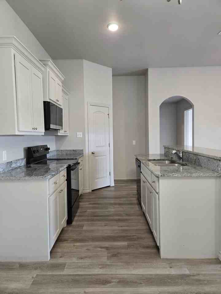 17825 Private Road 2160 - B #B - Photo 2 of 13