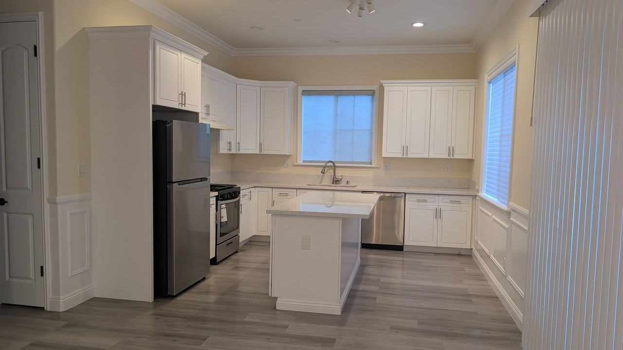 5552 Welland Ave - Photo 5 of 19