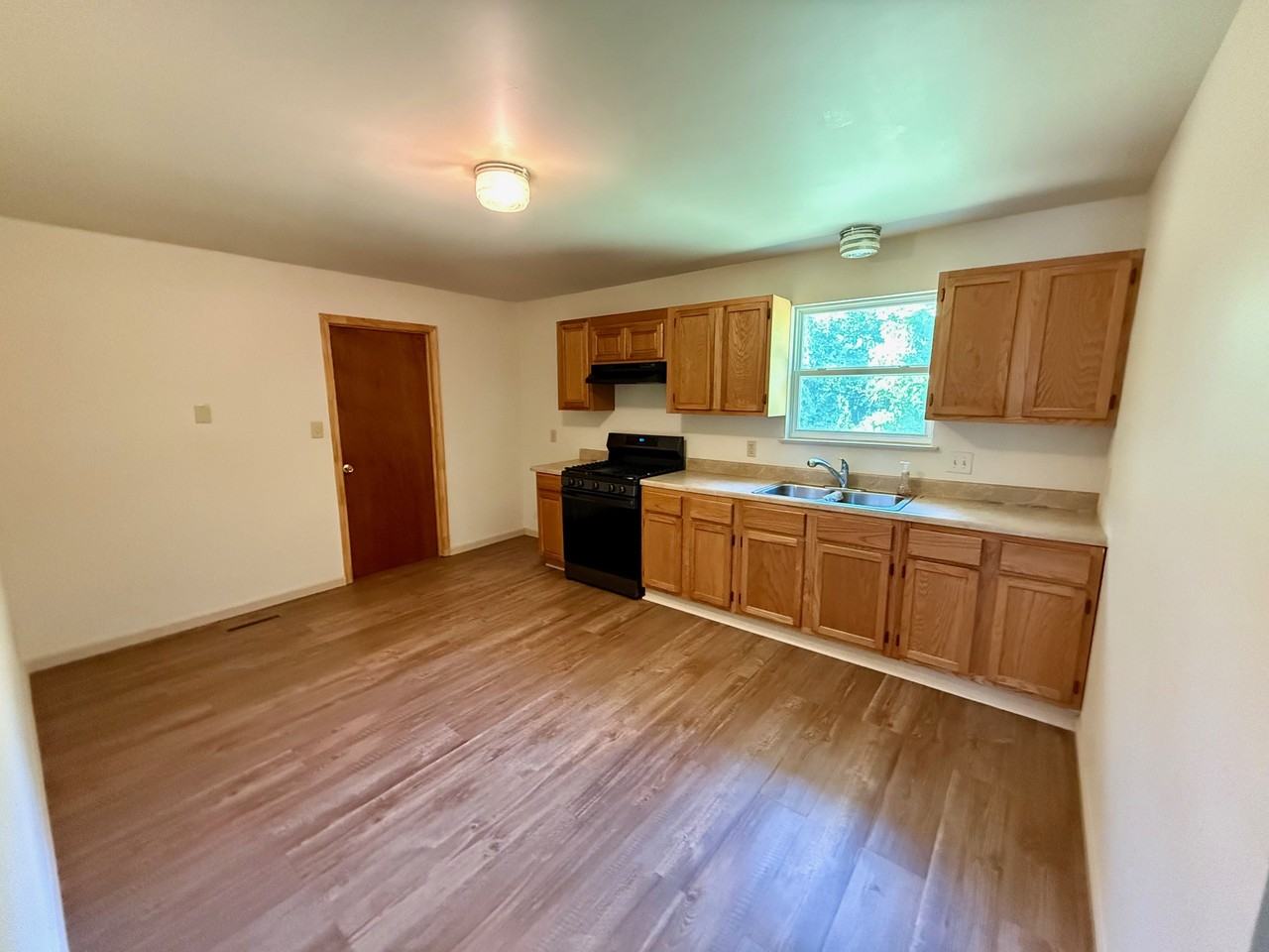4891 Woodland Dr #1 - Photo 3 of 8
