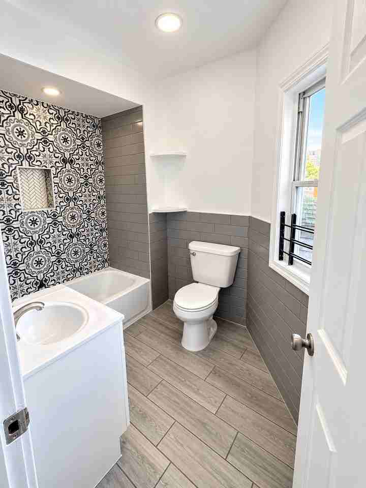 209 12th Ave 3rd Fl #3rdFL - Photo 4 of 13