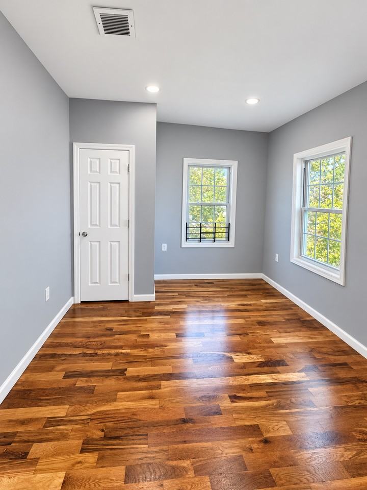209 12th Ave 3rd Fl #3rdFL - Photo 6 of 13