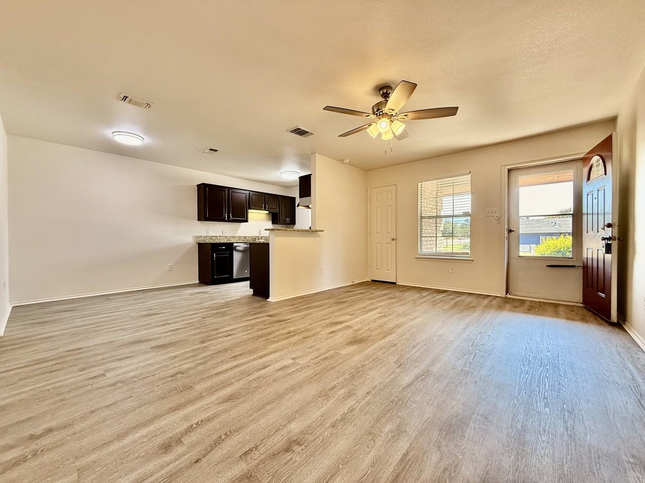1017 Keller Ave #B - Photo 2 of 10