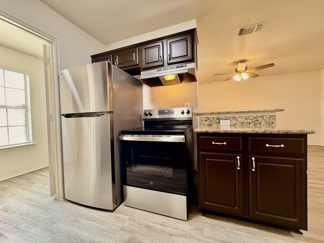 1017 Keller Ave #B - Photo 3 of 10