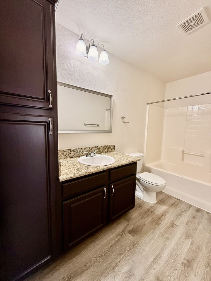 1017 Keller Ave #B - Photo 6 of 10