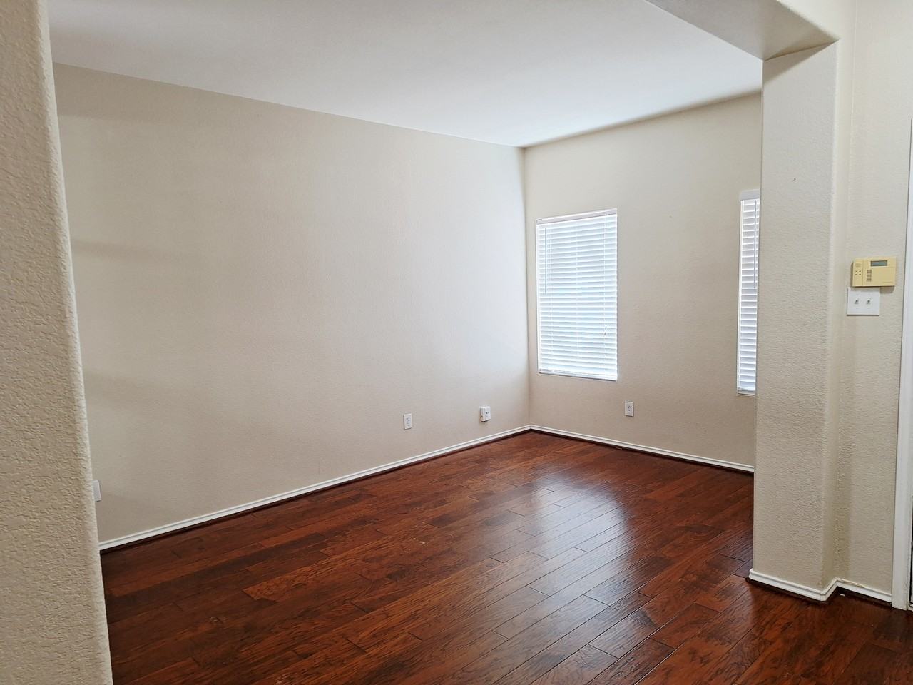 407 W South St #1 - Photo 4 of 25