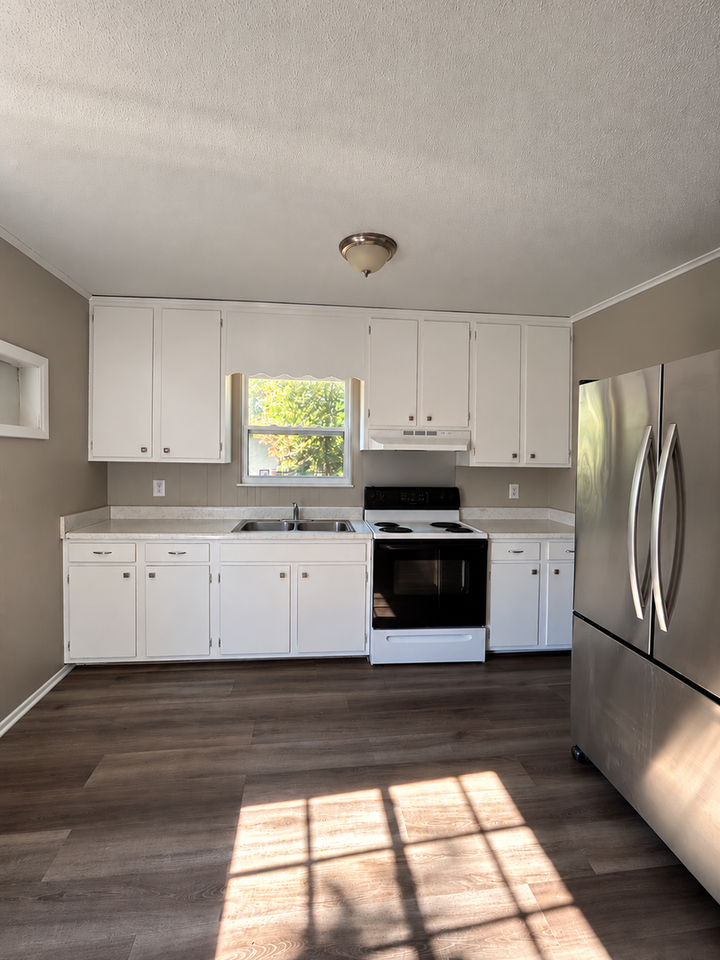 935 East Ave - Photo 3 of 9
