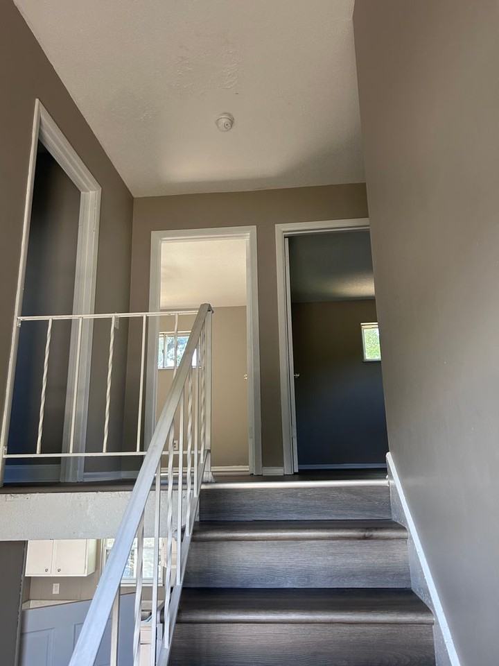 935 East Ave - Photo 4 of 9