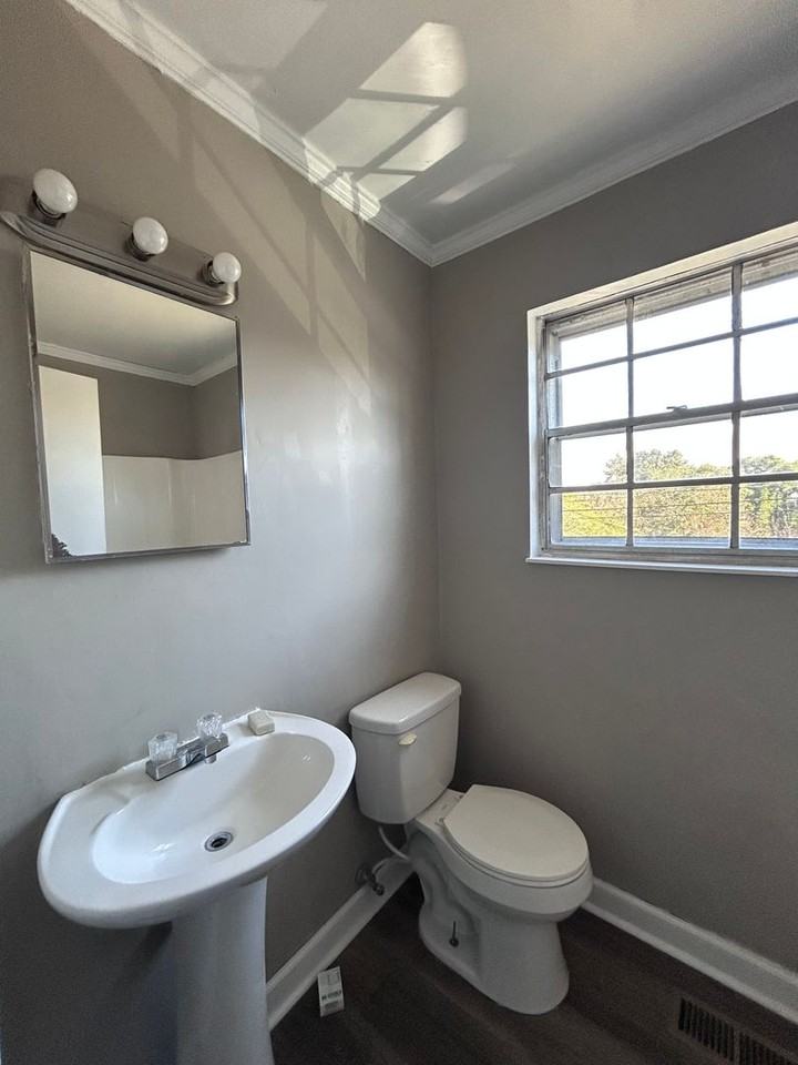 935 East Ave - Photo 6 of 9
