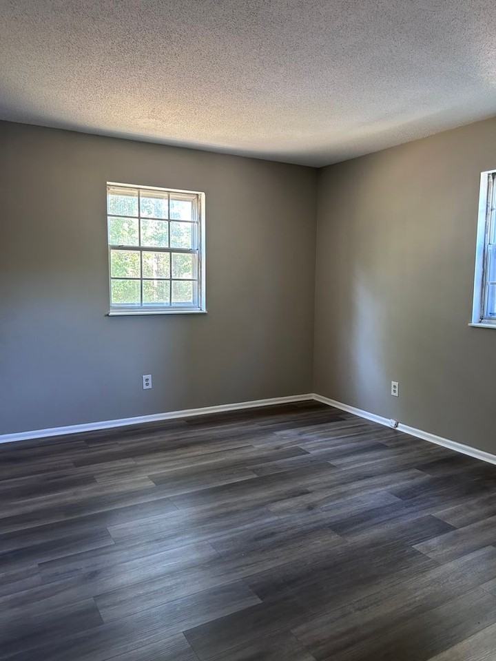 935 East Ave - Photo 7 of 9