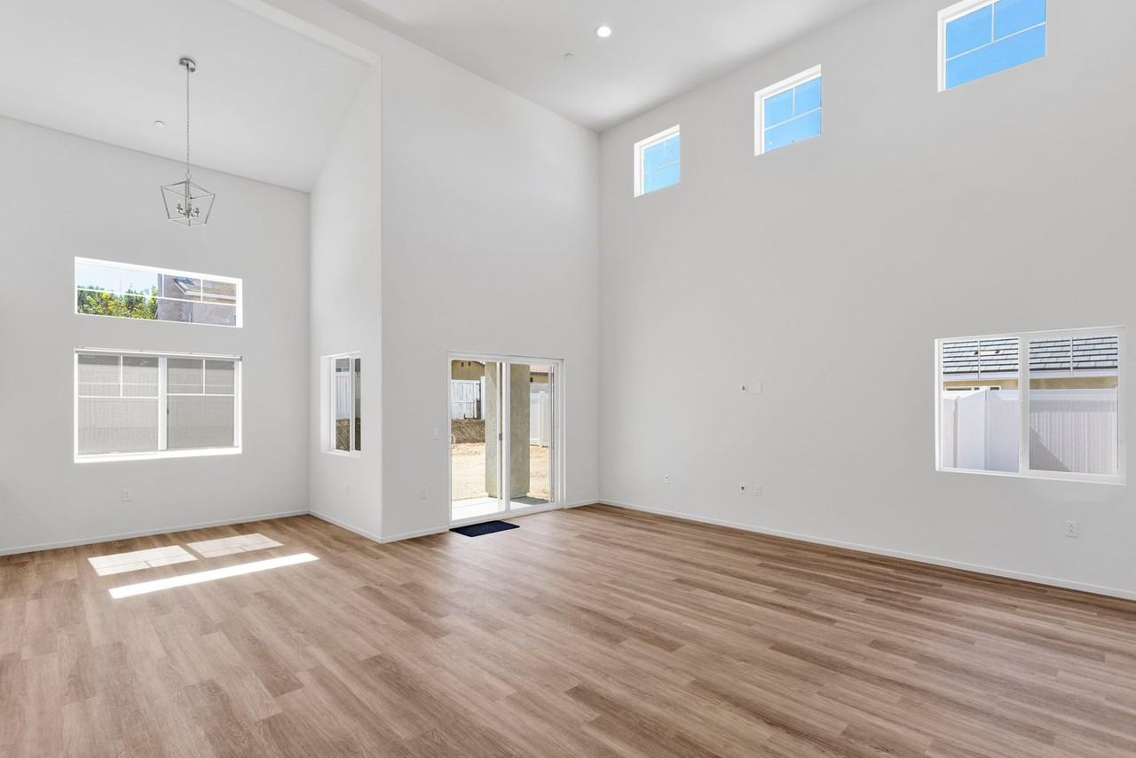 11715 Sebastian St - Photo 4 of 41