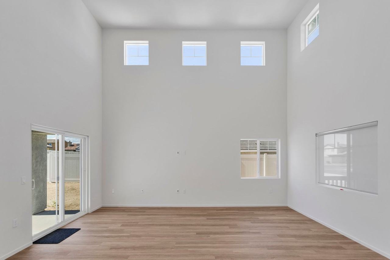 11715 Sebastian St - Photo 5 of 41
