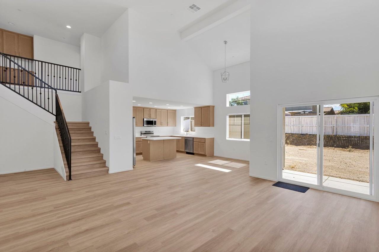 11715 Sebastian St - Photo 6 of 41