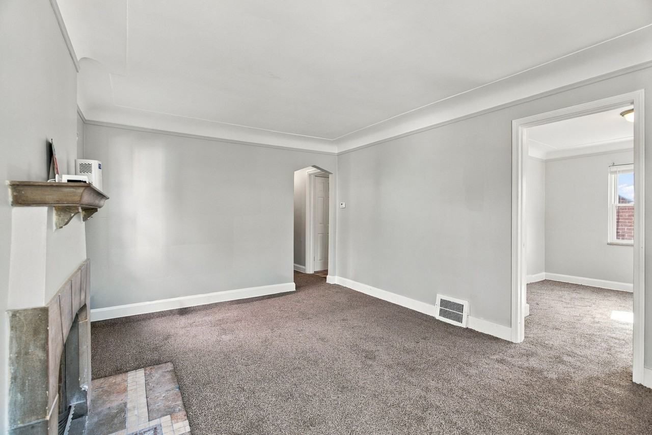 9452 Lakepointe St #1 - Photo 7 of 19