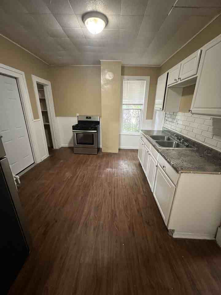 760 Jessamine Ave E #1 - Photo 5 of 7