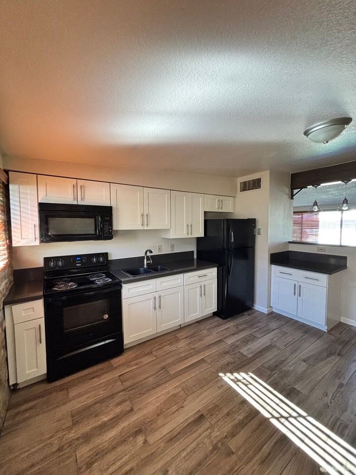 935 E Adelaide Dr - Photo 3 of 8