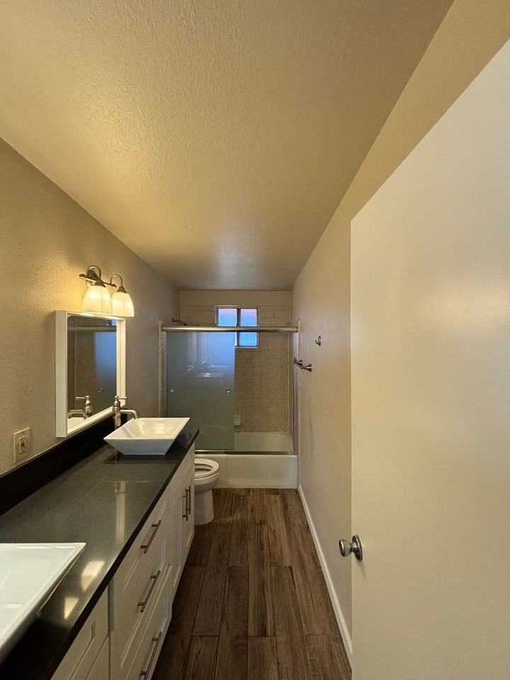 935 E Adelaide Dr - Photo 4 of 8