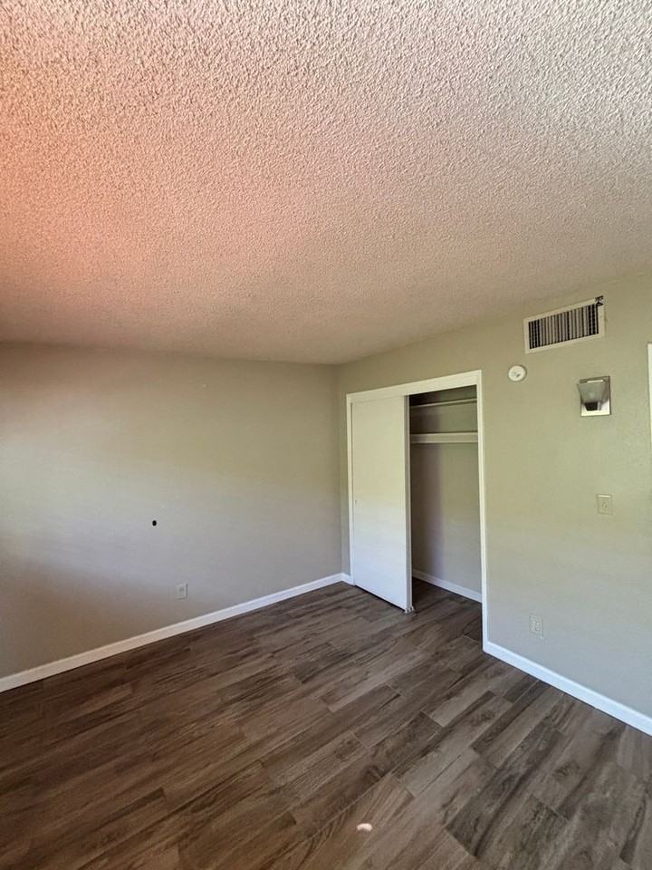 935 E Adelaide Dr - Photo 6 of 8