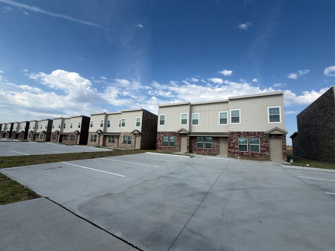 RODEO HILLS | COMFORTABLE LIVING IN DODGE CITY - Photo 2 of 17