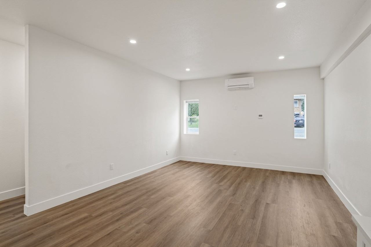 1105 11th St #1 - Photo 7 of 21
