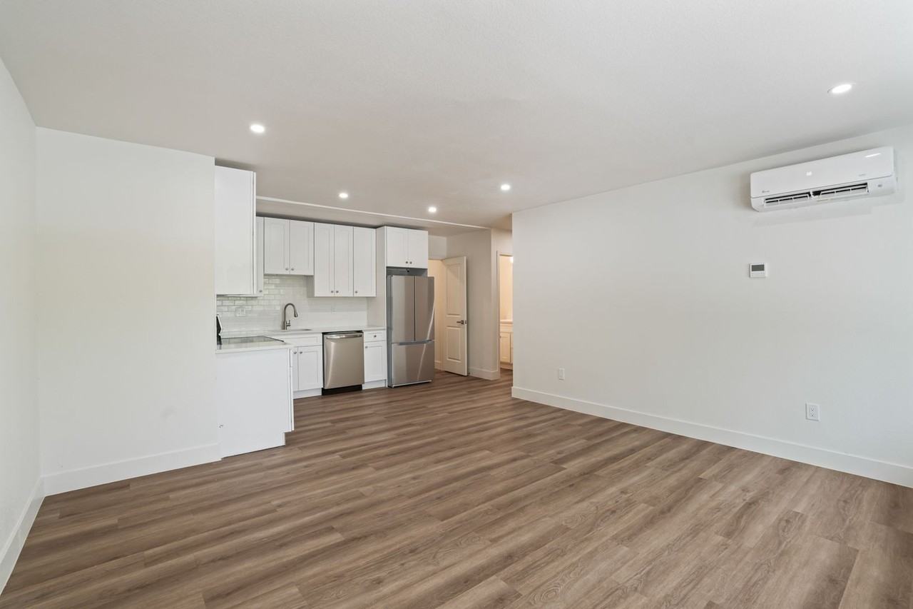 1105 11th St #6 - Photo 4 of 11